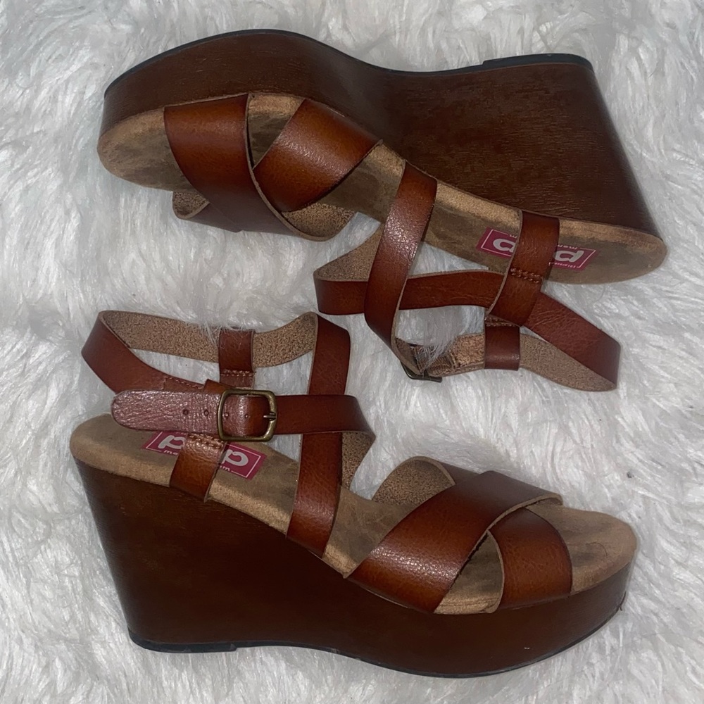 Size 8 cognac wedges